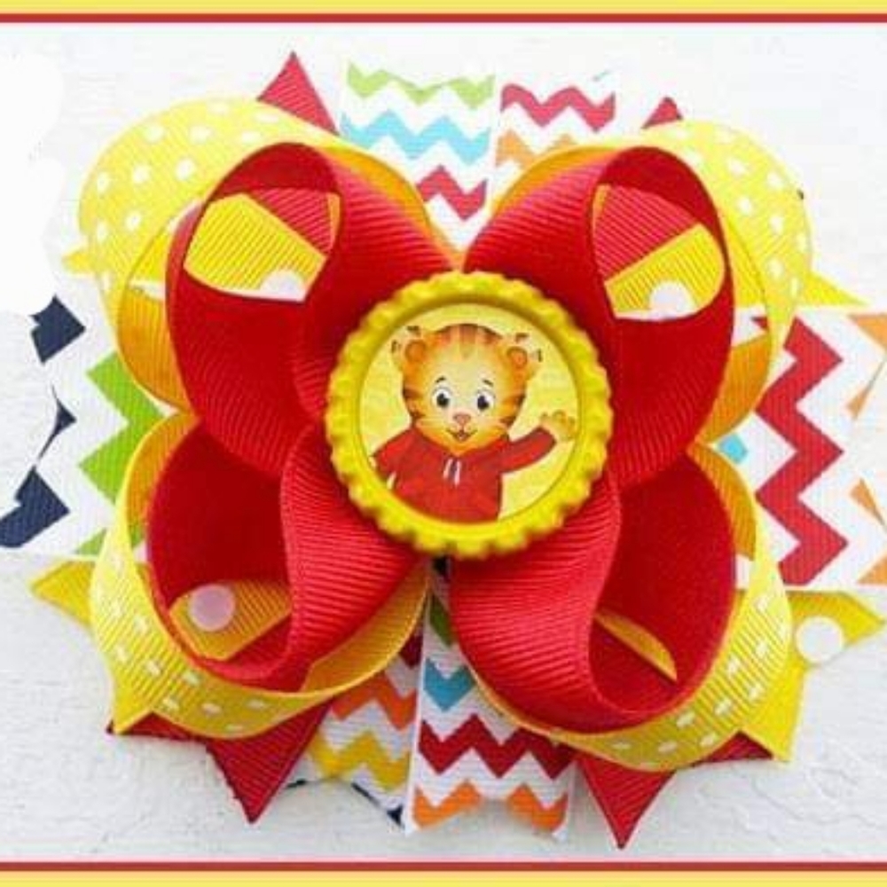 4.5 INCH DANIEL TIGER HAIRBOW